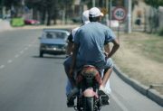 Violenta agresión de motociclistas a un comisario en Santiago del Estero: le dieron seis puntos de sutura