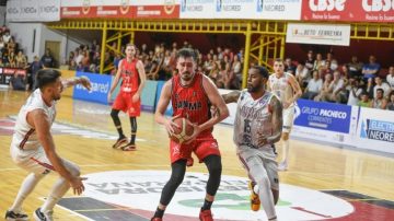 Dura caída de Quimsa en su visita a San Martín de Corrientes