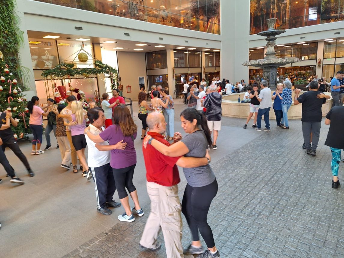 El tango como abrazo y bienestar: el CCB invita al taller de tango para mayores de 40