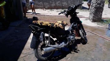 Una familia de Fernández sufrió el incendio de su vivienda: se les quemó hasta una moto