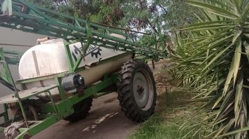 Recuperan una máquina fumigadora de arrastre tras un allanamiento en una zona rural