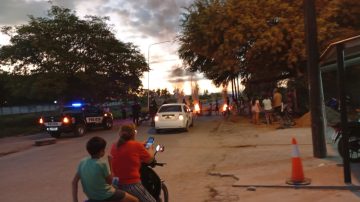 Vecinos bandeños cortan Avenida 25 de Mayo en reclamo de iluminación y seguridad