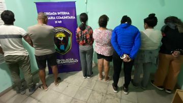 Detienen a 5 mujeres y 2 hombres en un operativo policial en Los Mojones