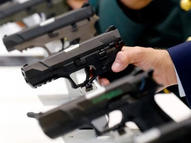 Nuevo decreto permite a las fuerzas federales reutilizar armas secuestradas en operativos