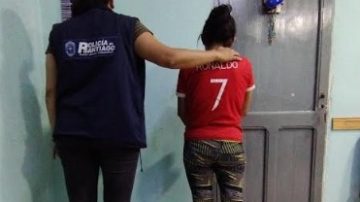 Demoran a una mujer por esconder pastillas en los filtros de los cigarros que le llevaba a su novio detenido