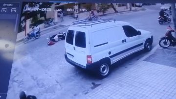 VIDEO: Una joven denunció que una motociclista atropelló a su hermana y se dio a la fuga