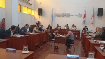 Crisis institucional: aprueban interpelación de Roger Nediani