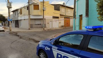 Un mecánico murió aplastado por una camioneta cuando trabajaba en su taller