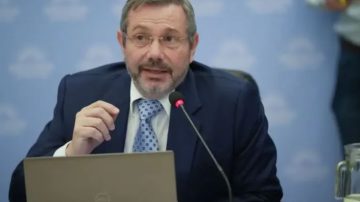 Molesto porque habló de la suba de la edad jubilatoria, Javier Milei echó al director de Anses