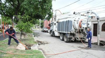 La comuna capitalina trabajó en la desobstrucción y mantenimiento de desagües entubados del barrio Jorge Newbery