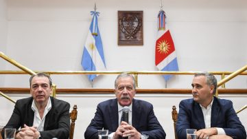 El Gobierno Provincial anunció un incremento del 100% en tarjetas alimentarias y $70 mil para planes de emergencia