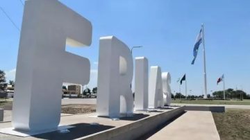 Frías: Su hija adolescente demoraba en el baño, ingresaron por la fuerza y lograron salvarla