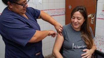 Lanzan campaña de vacunación para embarazadas en Añatuya