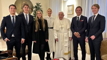 Valeria Mazza y su familia mantienen un encuentro emotivo con el Papa Francisco en Roma