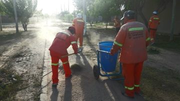 Servicios Urbanos de la Municipalidad trabajó con plan de desmalezamiento en varios barrios de Capital