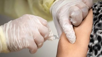 El Gobierno aseguró que la salida de la OMS no afectará la vacunación ni los programas de salud