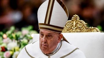 El papa Francisco evidenció “una ligera mejoría” informó el Vaticano