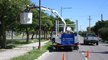 Electricidad de la Capital trabaja en la reposición de luminarias LED en el Paseo Carlos Gardel