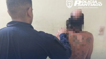 Con las “manos en la masa”: descubren a un sujeto intentando abrir motos y autos en pleno centro