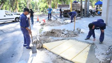 Colocan rampas en un sector de acceso al Parque Aguirre