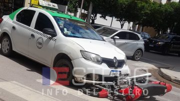 Dos albañiles sufrieron heridas tras chocar contra un remis en pleno Centro