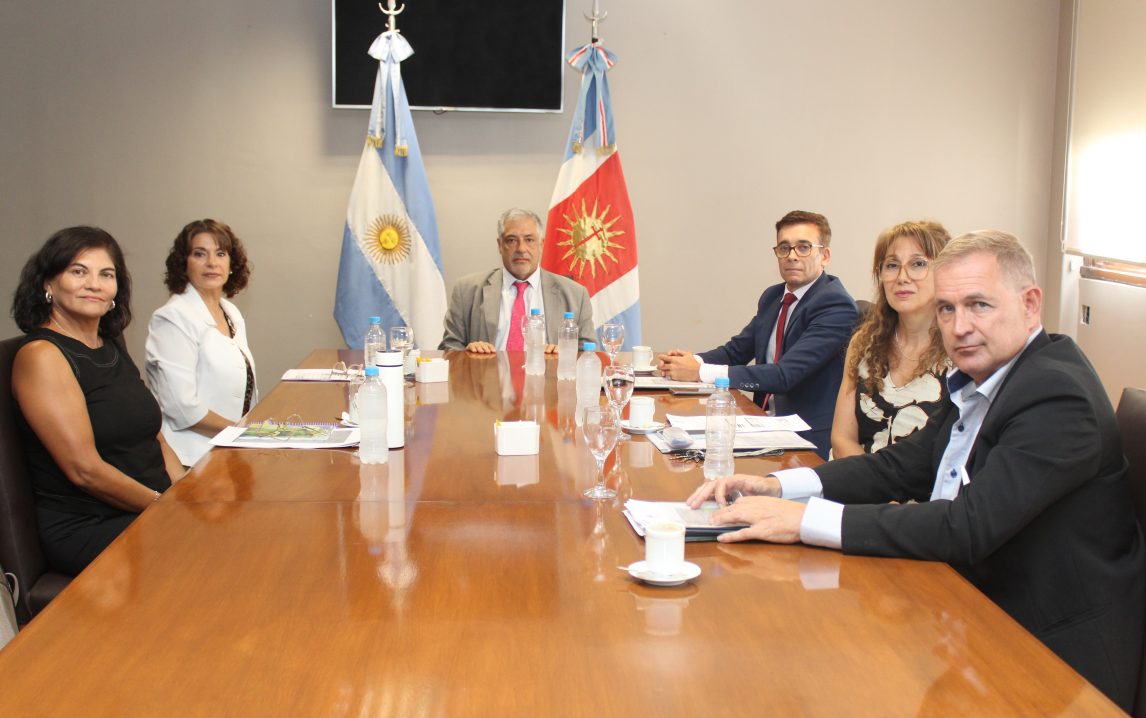 Importante reunión entre el Dr. López Alzogaray y los jueces de Familia de Capital y La Banda