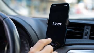 Pidieron un Uber para ir a la plaza y les tocó un chofer degenerado