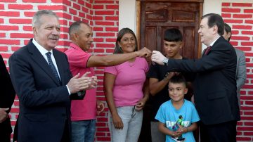 Zamora visitó el Paraje La Estancita con la inauguración del nuevo edificio de la Escuela N° 129 y con entrega de viviendas