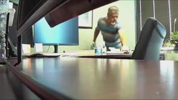 Condenaron a 6 años de cárcel a un empleado de limpieza por orinar en el bidón de agua y contagiar de herpes a sus compañeras