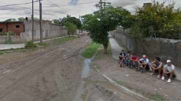 Brutal ataque en el barrio Sarmiento: atacaron a ladrillazos una casa y provocaron la descompensación de una mujer de 79 años