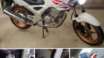 Violento robo en el barrio Siglo XXI: delincuentes armados asaltaron a un joven y le sustrajeron su moto