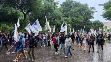 IMÁGENES | A pesar de la lluvia, los santiagueños marcharon pidiendo “Memoria, Verdad y Justicia”