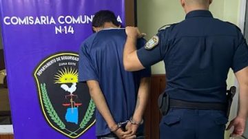 Insólito robo a plena luz del día: un hombre fue sorprendido robando cables en pleno centro de La Banda