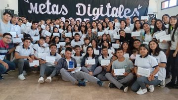 Estudiantes de Clodomira y Colonia Gamara recibieron sus tablets