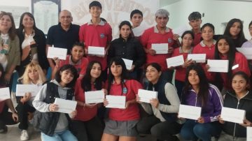Entregan tablets a estudiantes del Colegio Secundario San Ramón