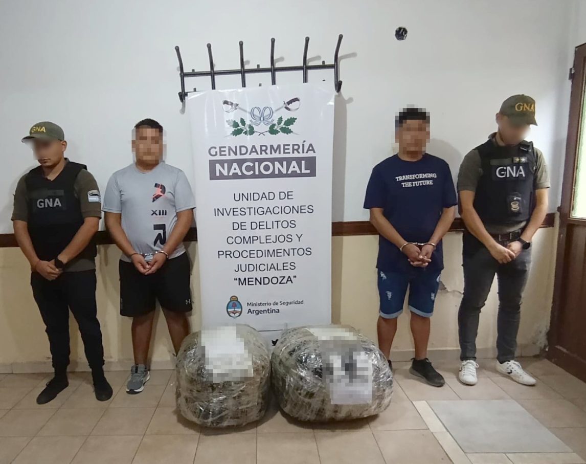 Detienen a tres hombres que estaban por recibir cuatro encomiendas con 51 kilos de cocaína