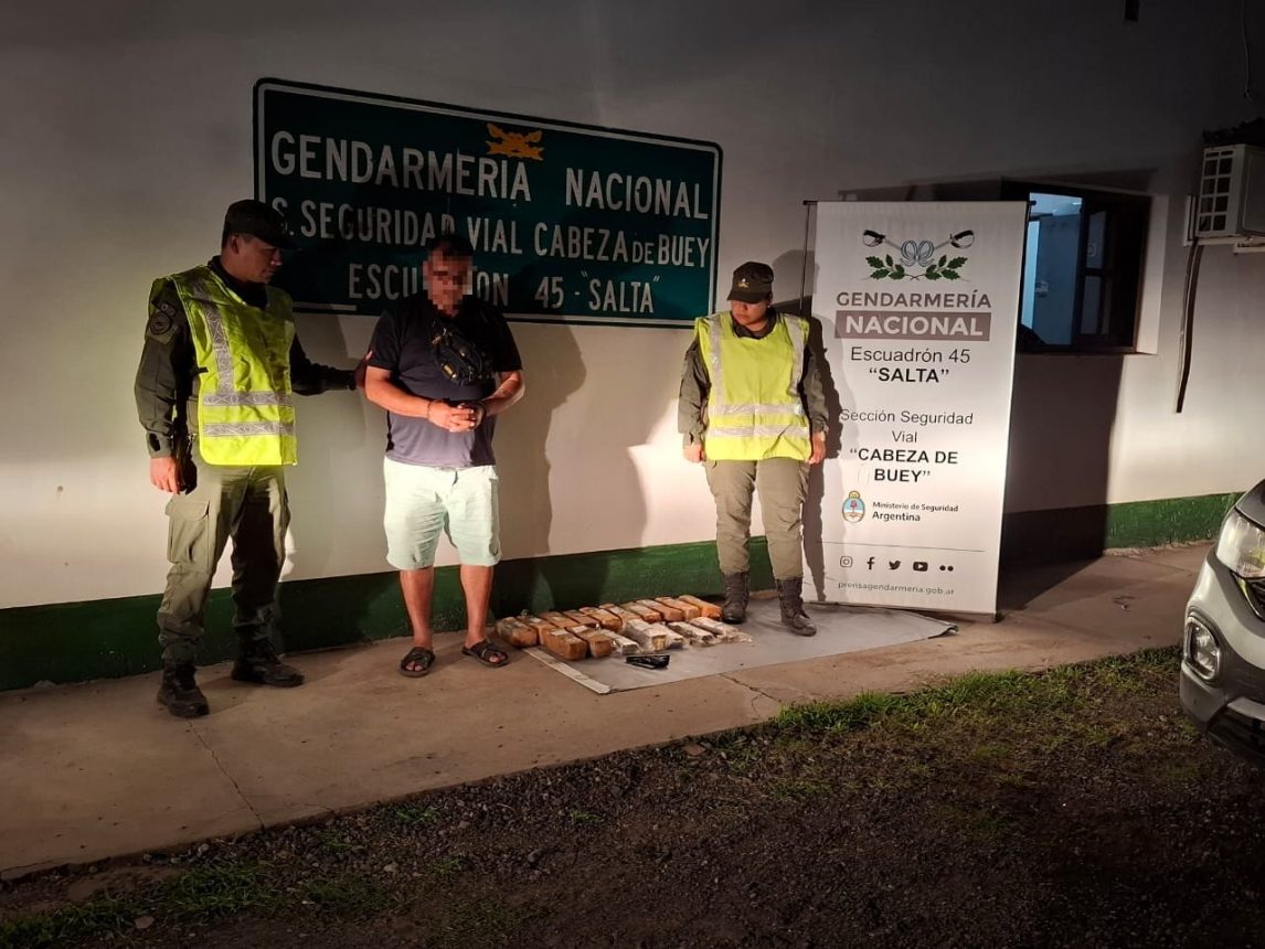 Líder narco viajaba con su esposa e hijo en auto y con un cargamento de cocaína