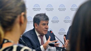 Manes le respondió a Milei: “Si quiere hacer stand up, vuelva a la calle Corrientes”