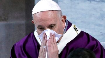 El Papa Francisco pasó otra noche tranquila, pero su estado sigue siendo delicado