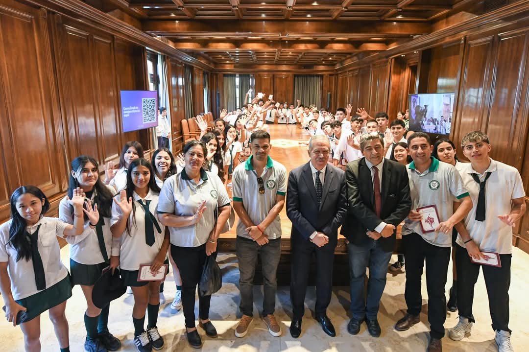 Programa “Conociendo mi provincia”: El jefe de Gabinete recibió a alumnos del Colegio Secundario de Sachayoj