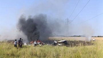 Se precipitó un helicóptero que combatía incendios en Corrientes: su chofer sufrió heridas leves