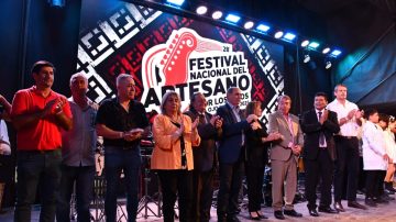 Villa Ojo de Agua vivió una especial primera noche del Festival Nacional del Artesano