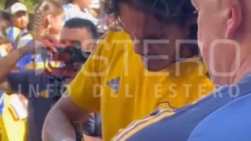 FOTOS Y VIDEOS | Furor por Boca: con Cavani y Zeballos a la cabeza, el plantel saludó a los hinchas santiagueños