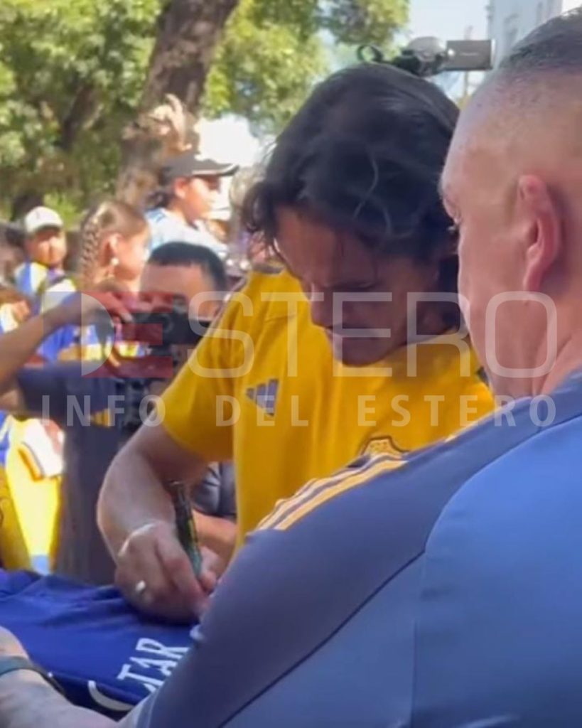 FOTOS Y VIDEOS | Furor por Boca: con Cavani y Zeballos a la cabeza, el plantel saludó a los hinchas santiagueños