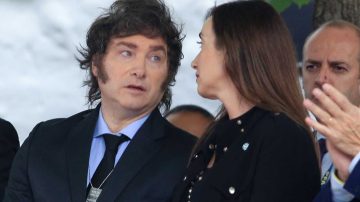 Acto por los héroes de Malvinas: Milei en Plaza San Martín y Villarruel en Ushuaia