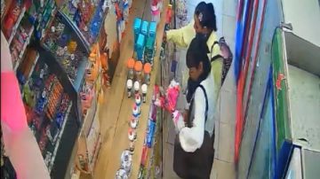 Se aseguraba para Pascua: descubren a una mujer robando 3 huevos Kinder grandes