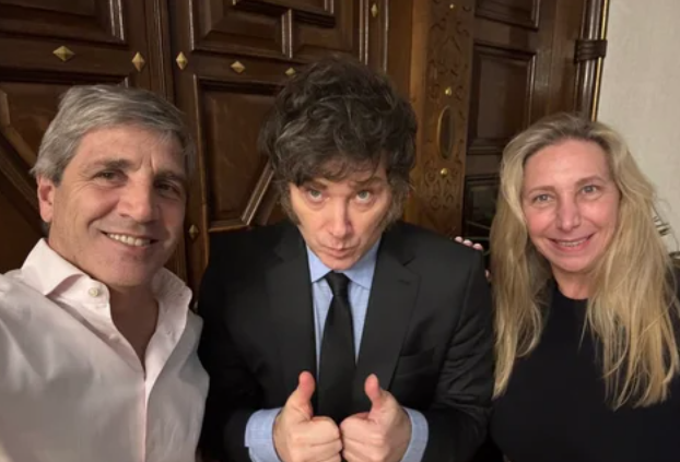 Con sus íntimos: así celebró Milei la aprobación del DNU para el acuerdo con el FMI