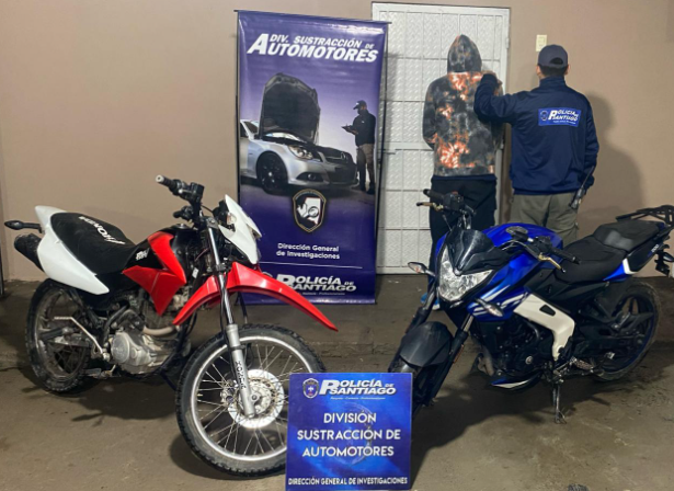 Policías simularon ser compradores, recuperaron dos motos y detuvieron a un hombre que las ofrecía