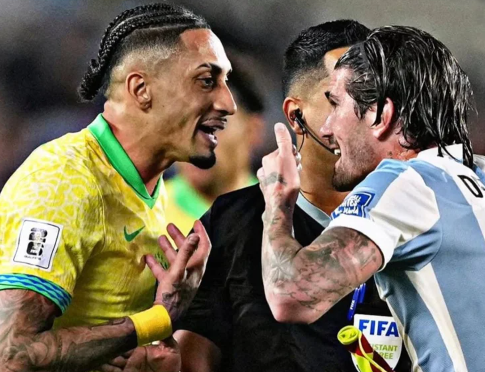 El árbitro de Argentina vs. Brasil le quitó la amonestación a Rodrigo De Paul: qué dice el informe