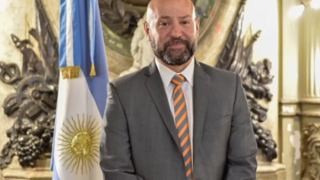 El Gobierno pidió “disculpas sinceras y públicas” por llamar “idiotas” y “débiles mentales”